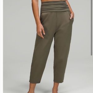NWT lululemon align ribbed waist cropped pant. Sz 8